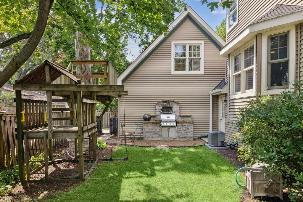 1421 Wilmette Avenue Wilmette IL 60091