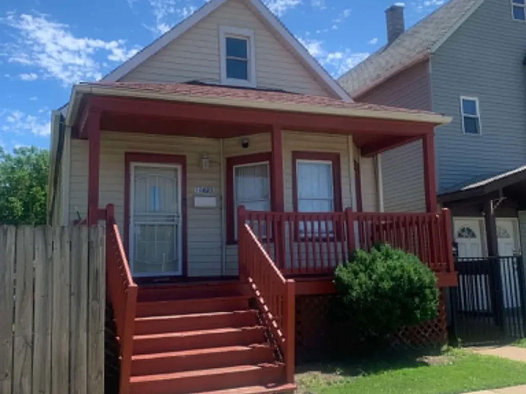 10623 South Mackinaw Avenue Chicago IL 60617