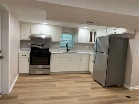 10623 South Mackinaw Avenue Chicago IL 60617