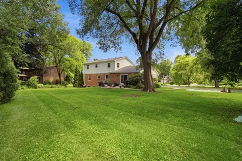 228 Stratford Lane Inverness IL 60010