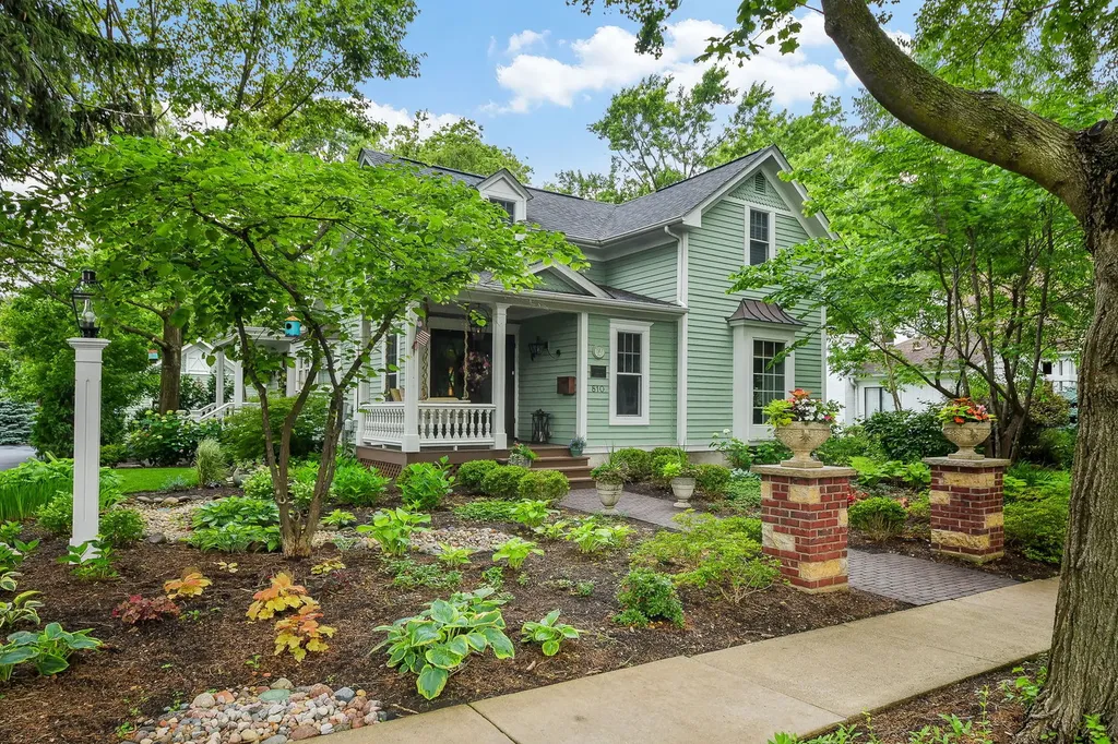 810 Dow Avenue Geneva IL 60134