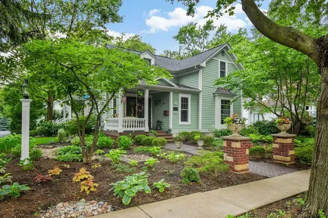 810 Dow Avenue Geneva IL 60134
