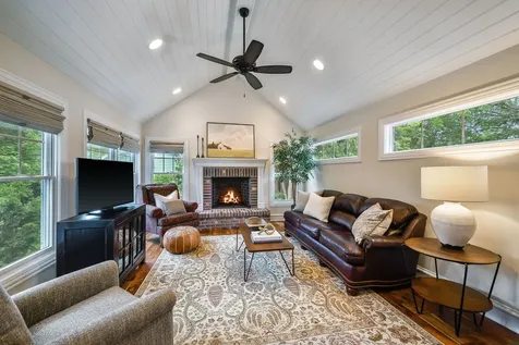 810 Dow Avenue Geneva IL 60134