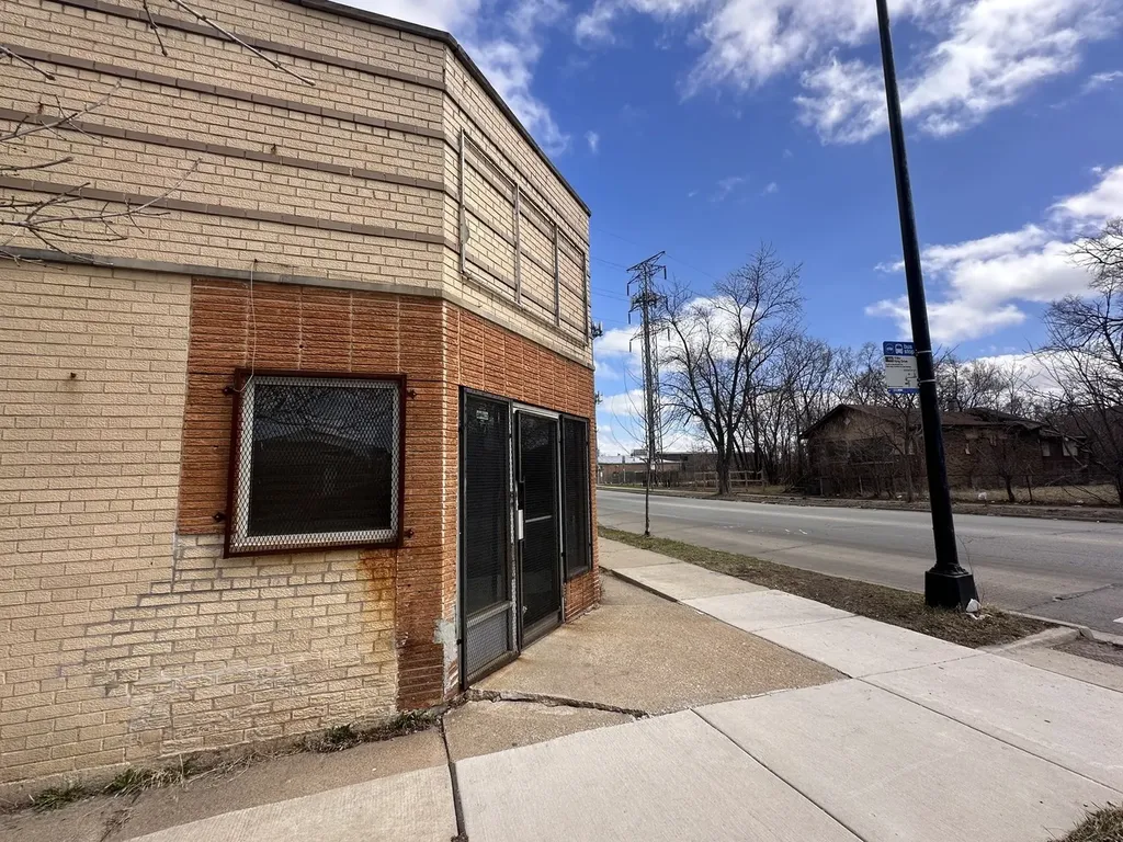1058 West 111th Street Chicago IL 60643