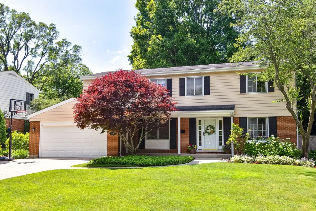 419 West Sheridan Place Lake Bluff IL 60044