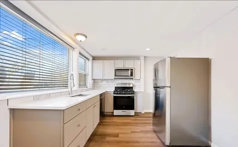 50 East 37th Street E Chicago IL 60653