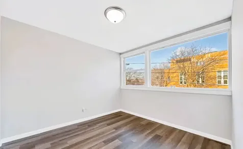 50 East 37th Street E Chicago IL 60653