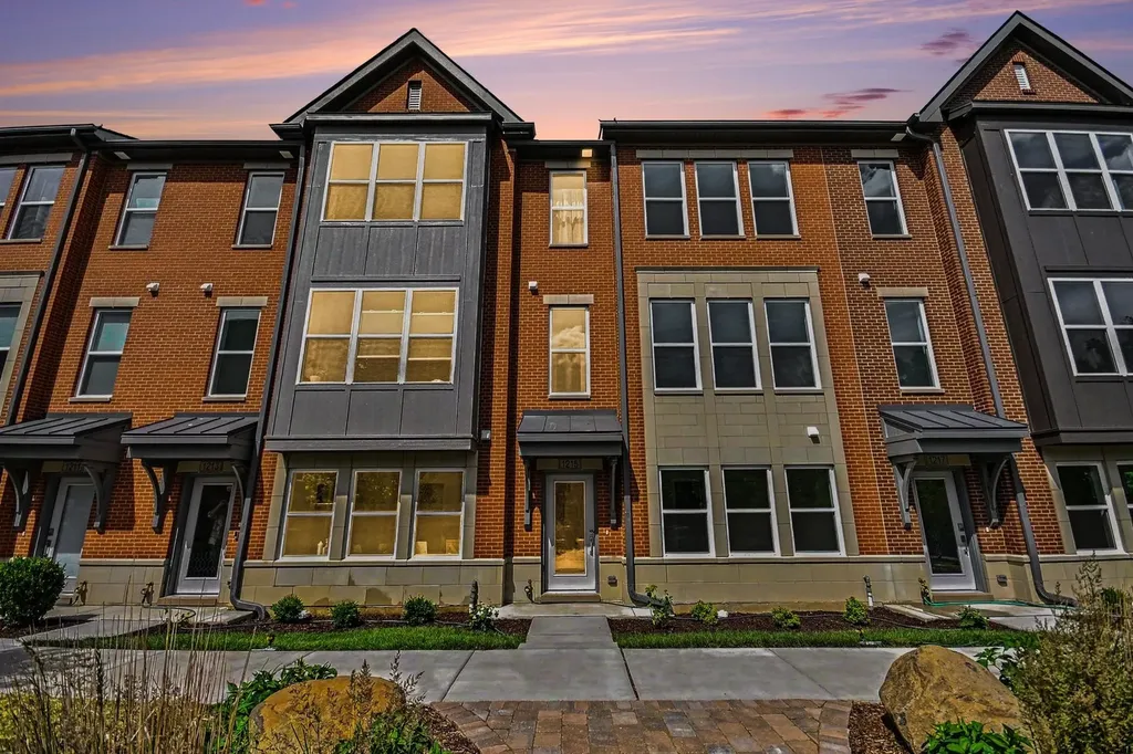 1215 Gateway Court Northbrook IL 60062