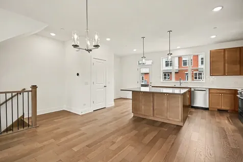 1215 Gateway Court Northbrook IL 60062