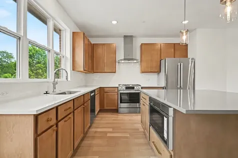 1215 Gateway Court Northbrook IL 60062