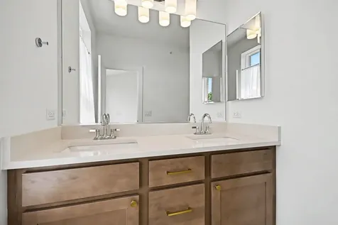 1215 Gateway Court Northbrook IL 60062