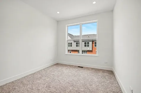 1215 Gateway Court Northbrook IL 60062