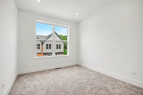 1215 Gateway Court Northbrook IL 60062