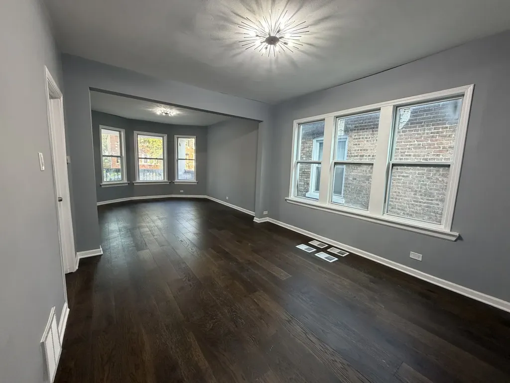 6922 South Rockwell Street Chicago IL 60629