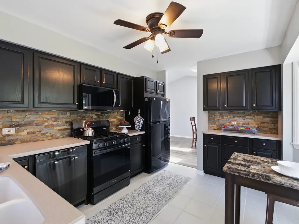 476 Essex Place Carol Stream IL 60188