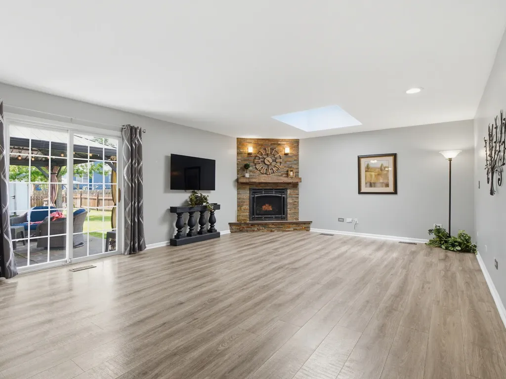 476 Essex Place Carol Stream IL 60188