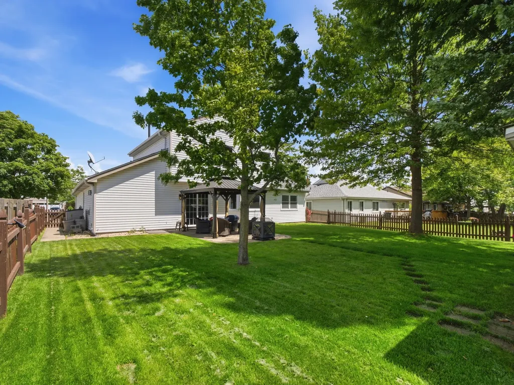 476 Essex Place Carol Stream IL 60188