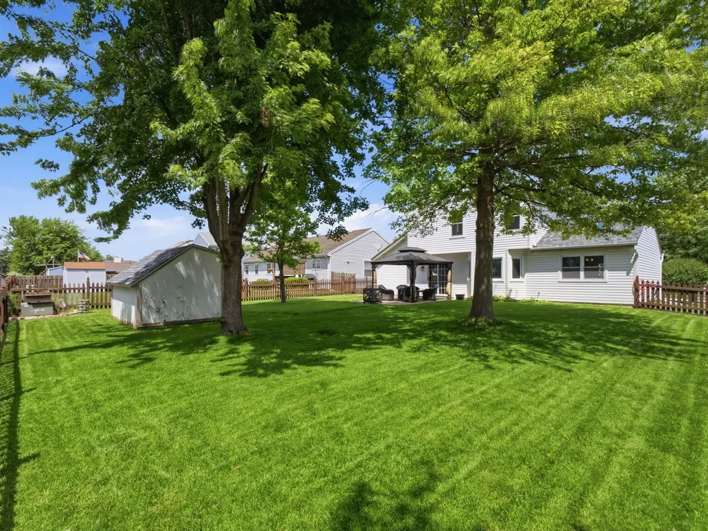 476 Essex Place Carol Stream IL 60188