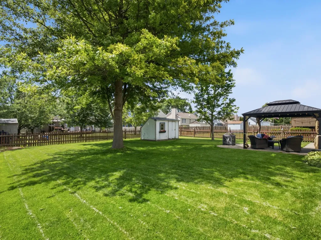 476 Essex Place Carol Stream IL 60188
