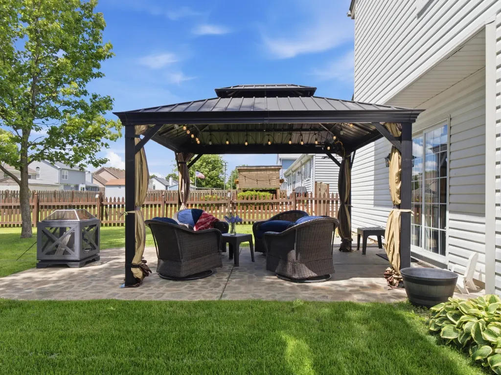 476 Essex Place Carol Stream IL 60188