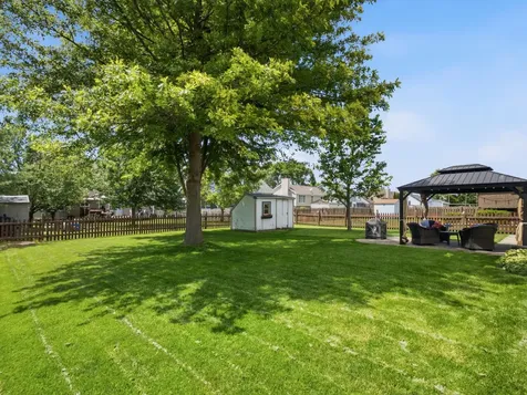 476 Essex Place Carol Stream IL 60188