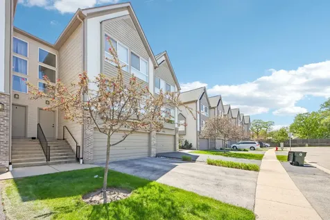 673 East Fountainview Drive Mundelein IL 60060