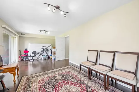 673 East Fountainview Drive Mundelein IL 60060