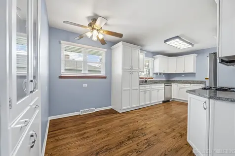 15 South 10th Street St. Charles IL 60174