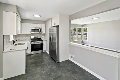 7704 Mcvicker Avenue Burbank IL 60459