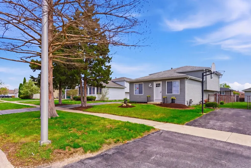 16801 90TH Avenue Orland Hills IL 60487