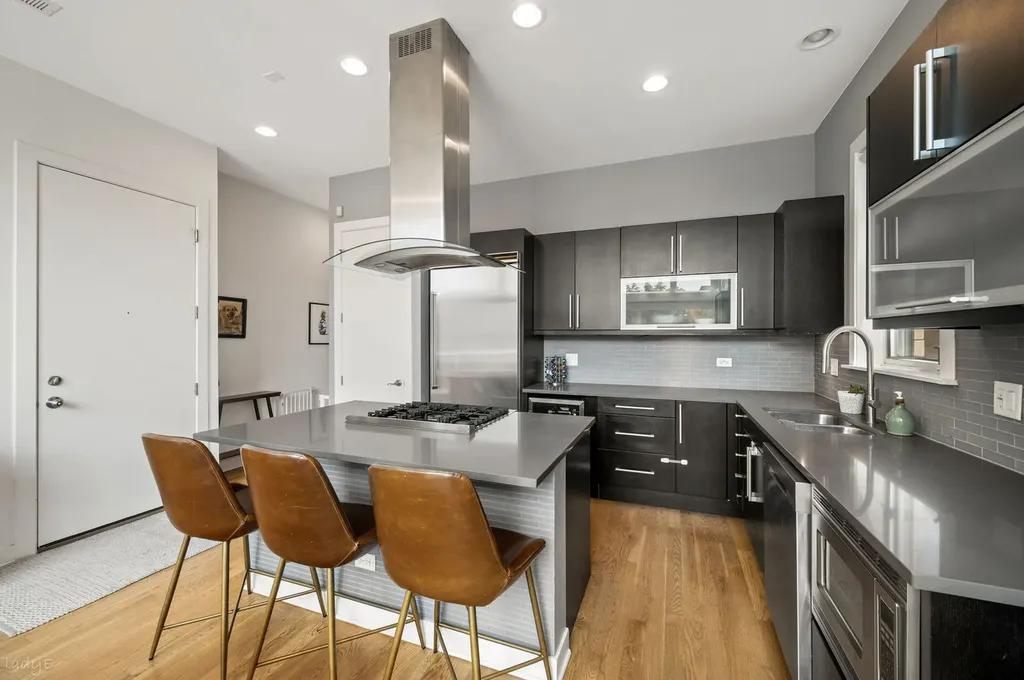 2047 North Leavitt Street Chicago IL 60647