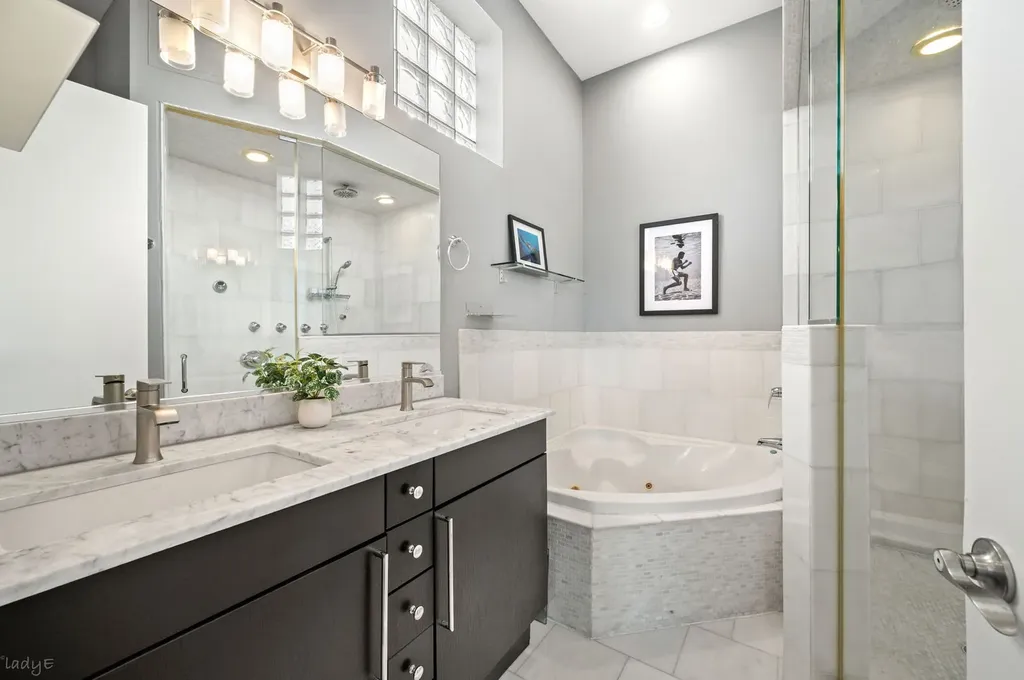 2047 North Leavitt Street Chicago IL 60647