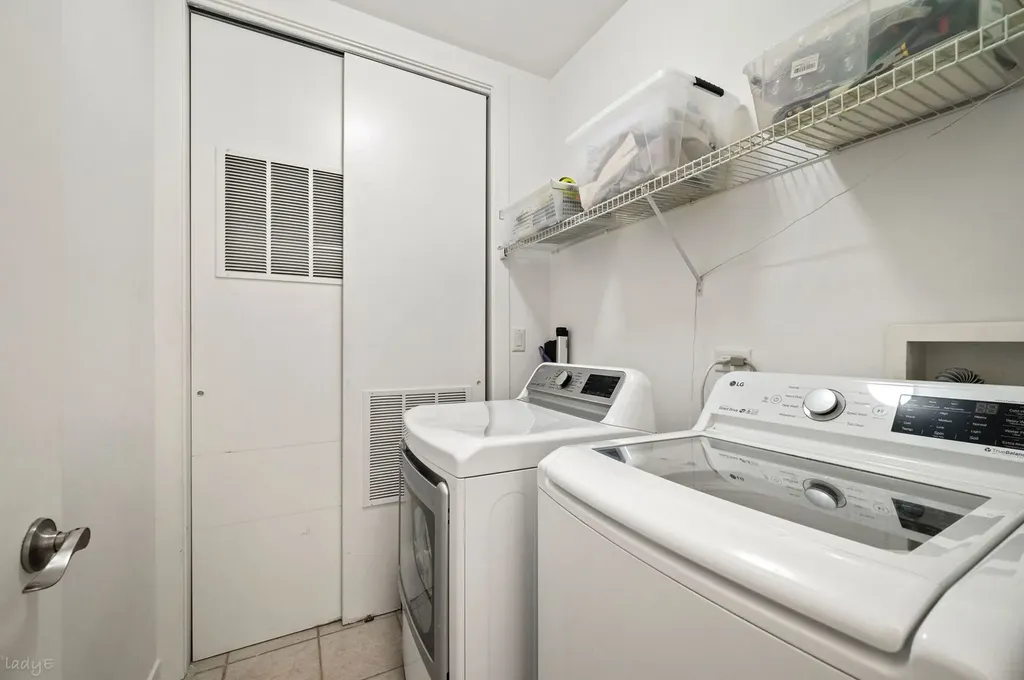 2047 North Leavitt Street Chicago IL 60647