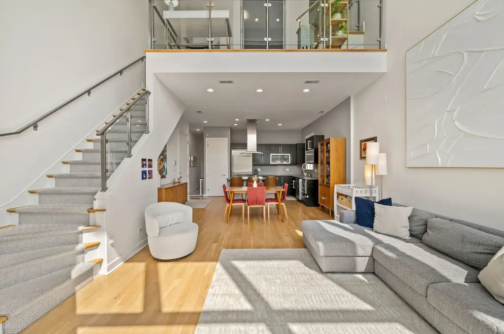 2047 North Leavitt Street Chicago IL 60647