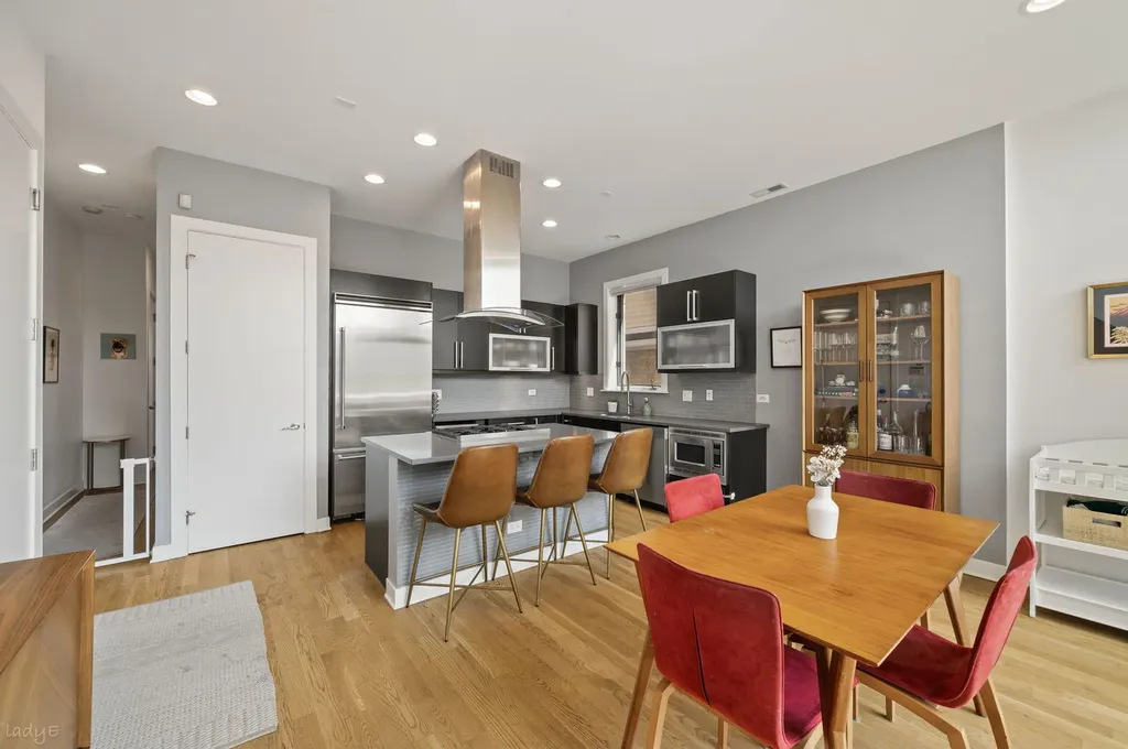 2047 North Leavitt Street Chicago IL 60647