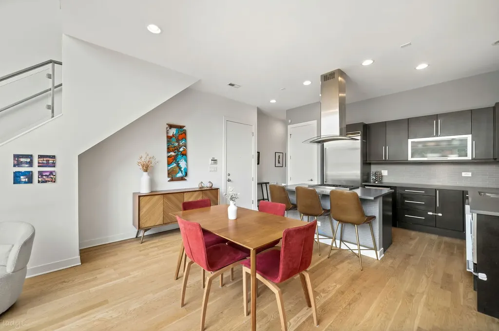 2047 North Leavitt Street Chicago IL 60647