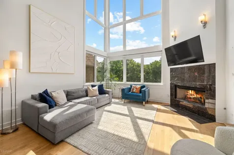 2047 North Leavitt Street Chicago IL 60647