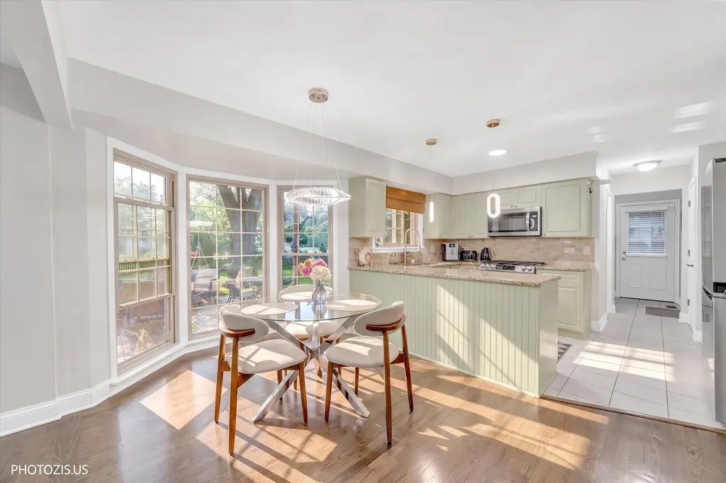 2205 Riverlea Circle Naperville IL 60565