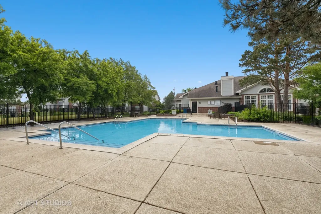 105 Kensington Circle Wheaton IL 60189