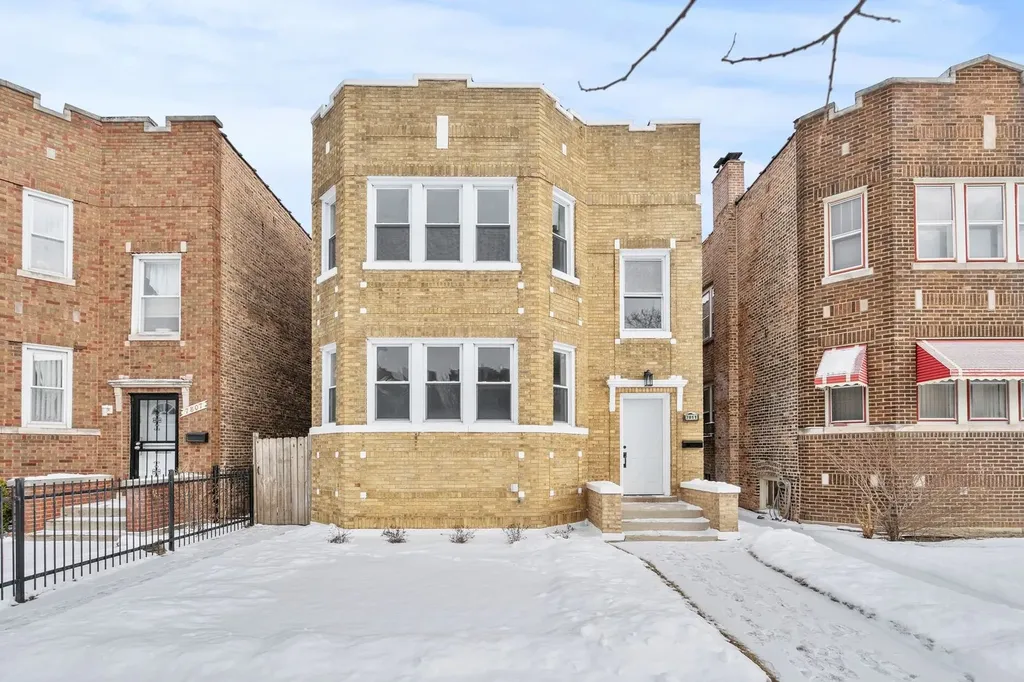 7811 South Honore Street Chicago IL 60620