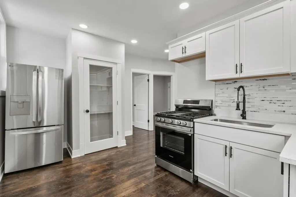 7811 South Honore Street Chicago IL 60620