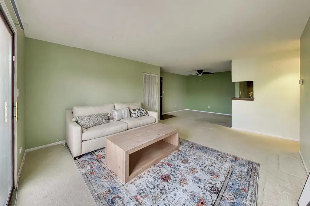 1440 Stonebridge Circle Wheaton IL 60189