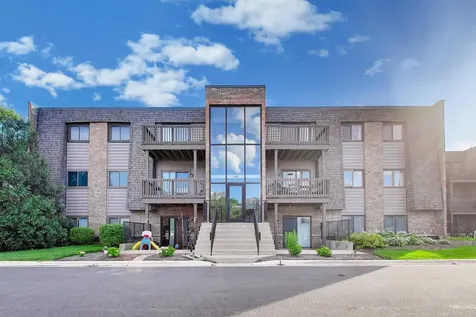 1440 Stonebridge Circle Wheaton IL 60189