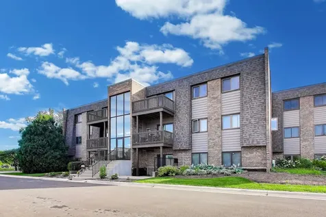 1440 Stonebridge Circle Wheaton IL 60189