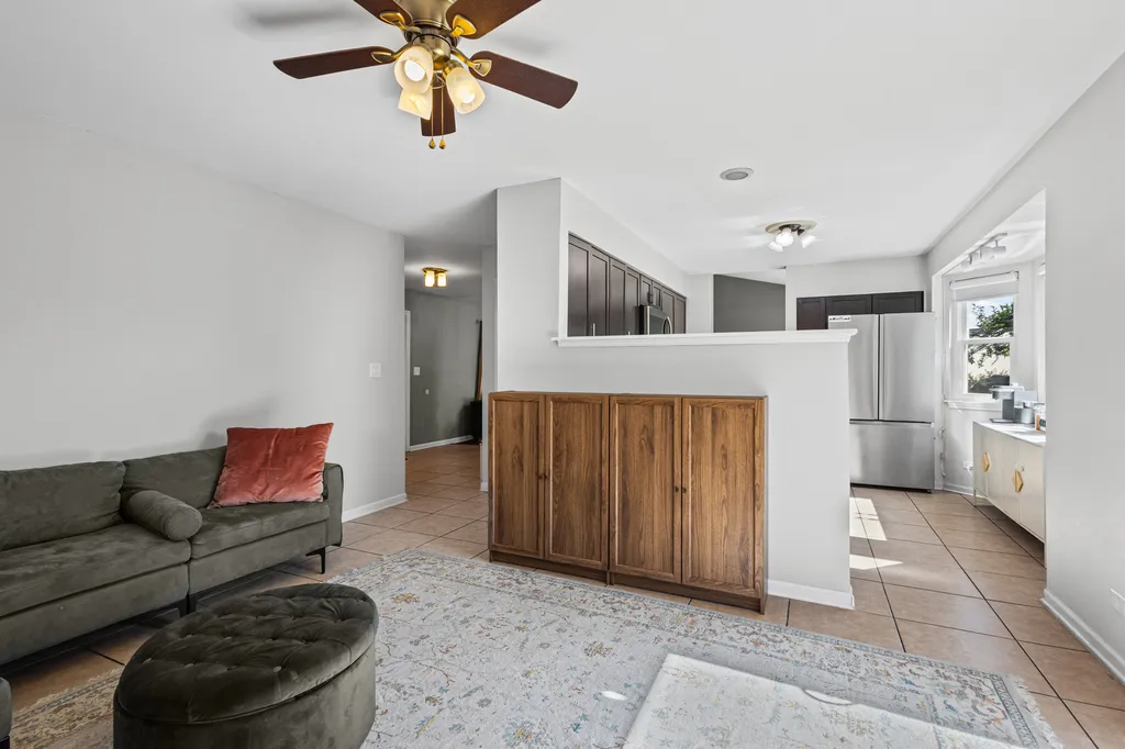 454 Danbury Drive Carol Stream IL 60188