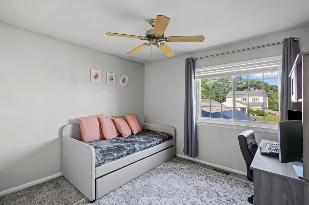454 Danbury Drive Carol Stream IL 60188
