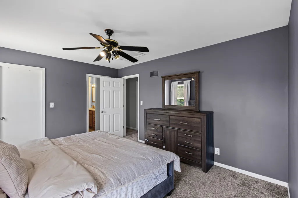 454 Danbury Drive Carol Stream IL 60188