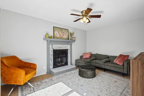 454 Danbury Drive Carol Stream IL 60188