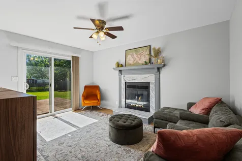 454 Danbury Drive Carol Stream IL 60188