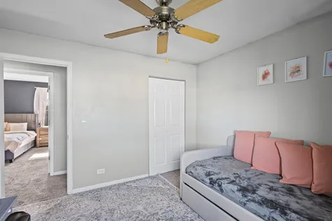 454 Danbury Drive Carol Stream IL 60188